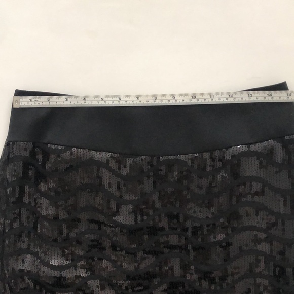 Linda Lundstrom Black Pencil skirt. Perfect for formal occasions, fully Lined. - Picture 10 of 12